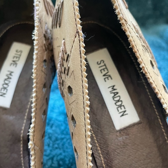 Camel-colored soft leather cut-out pointy toes pumps. Perfect color for Autumn! - Picture 6 of 8